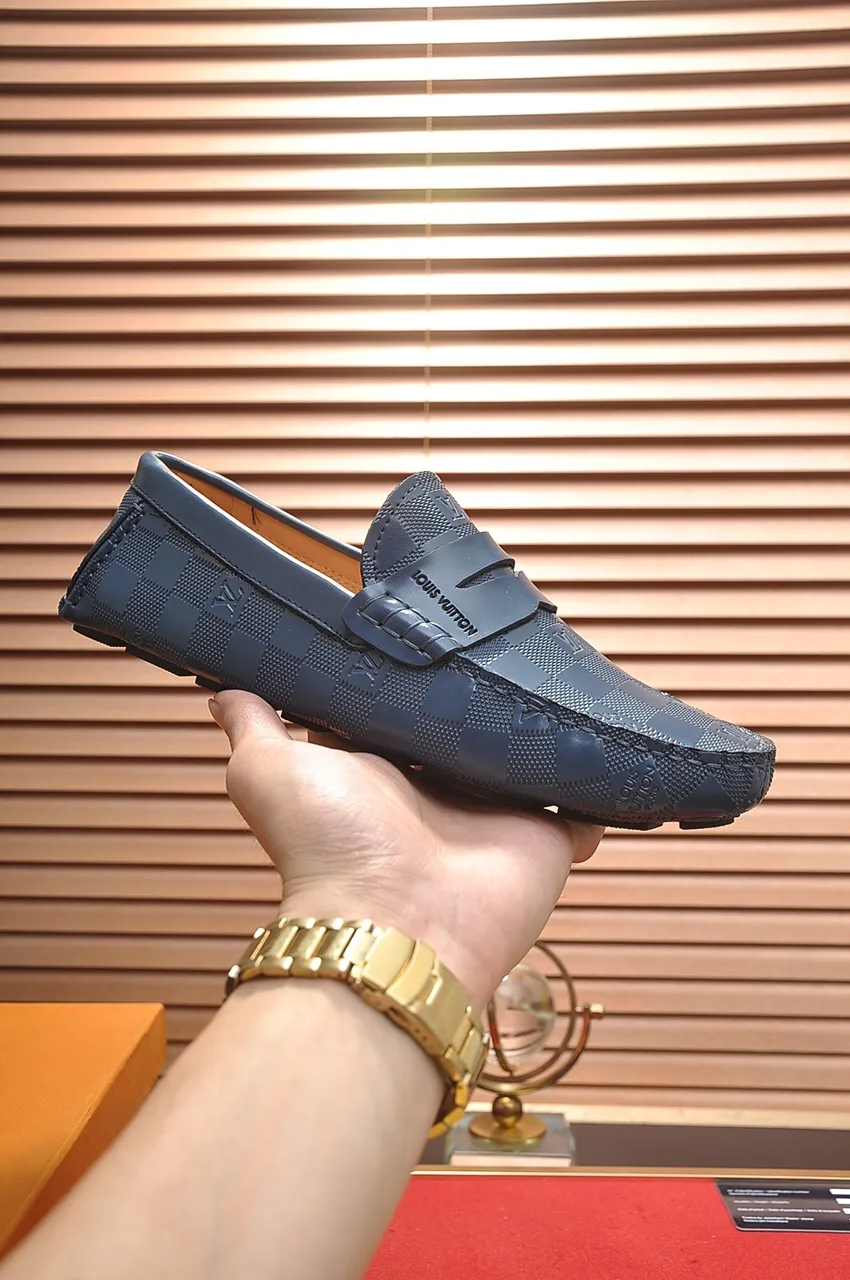 Men's men's shoes 💰420💶 [LV Doudou shoes] (water-dyed cowhide lining) new model is on the market, available on the official website. The new Doudou shoes are processed into single-color materials, and the uppers are made of imported cowhide material. The body of the shoe is fully hemmed with mark thread, and is lined with imported original cowhide leather. The elegant shoe shape is super suitable for all-matching, and the size is 38-44.